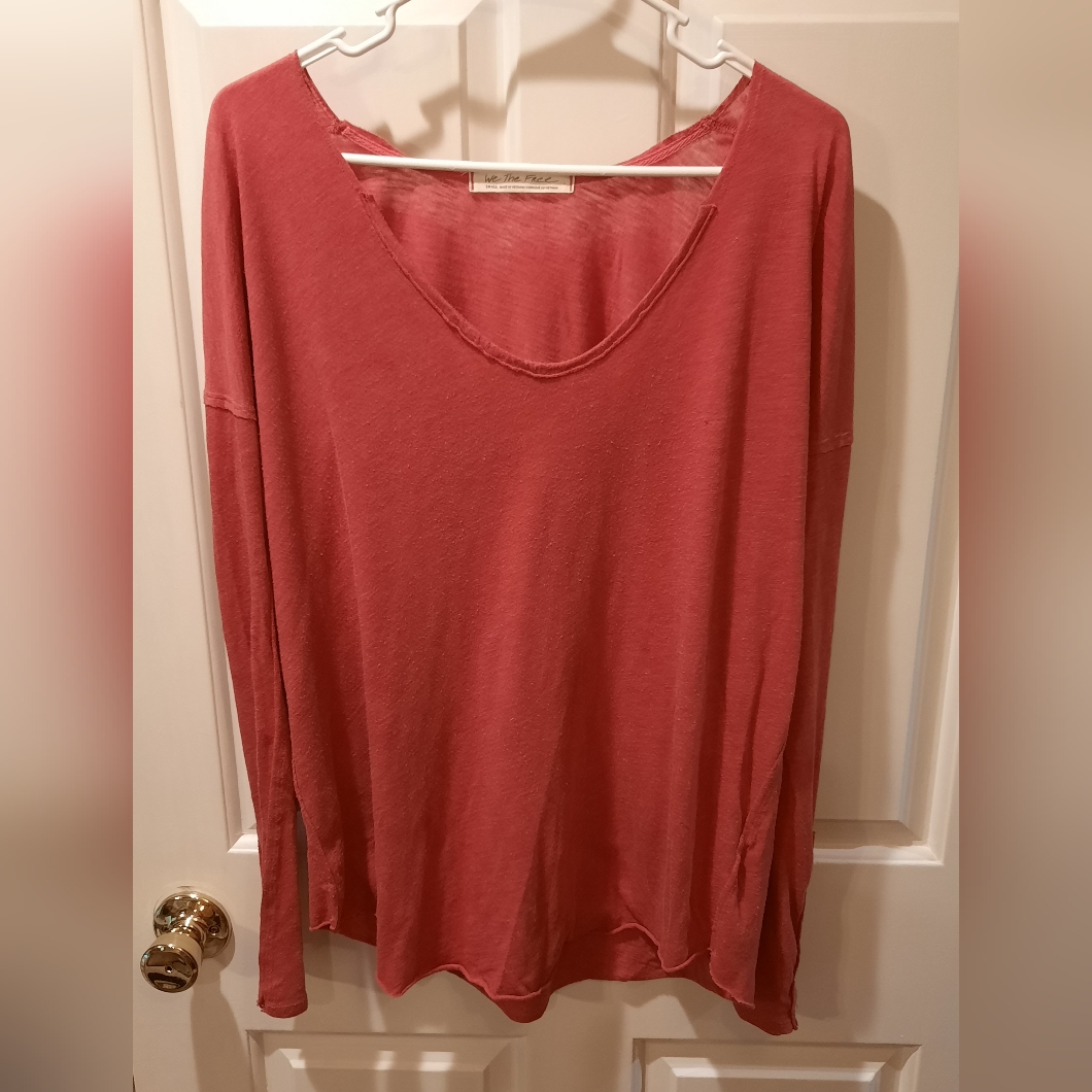 We The Free Long Sleeve Scoop Neck Red Top Size Small